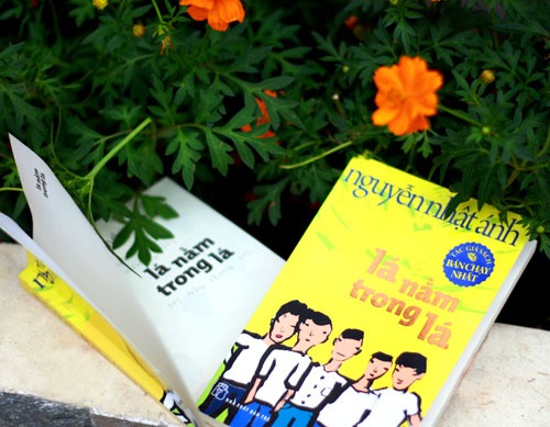Review Truyện “Lá Nằm Trong Lá”: Những Rung Cảm Của Tuổi Học Trò